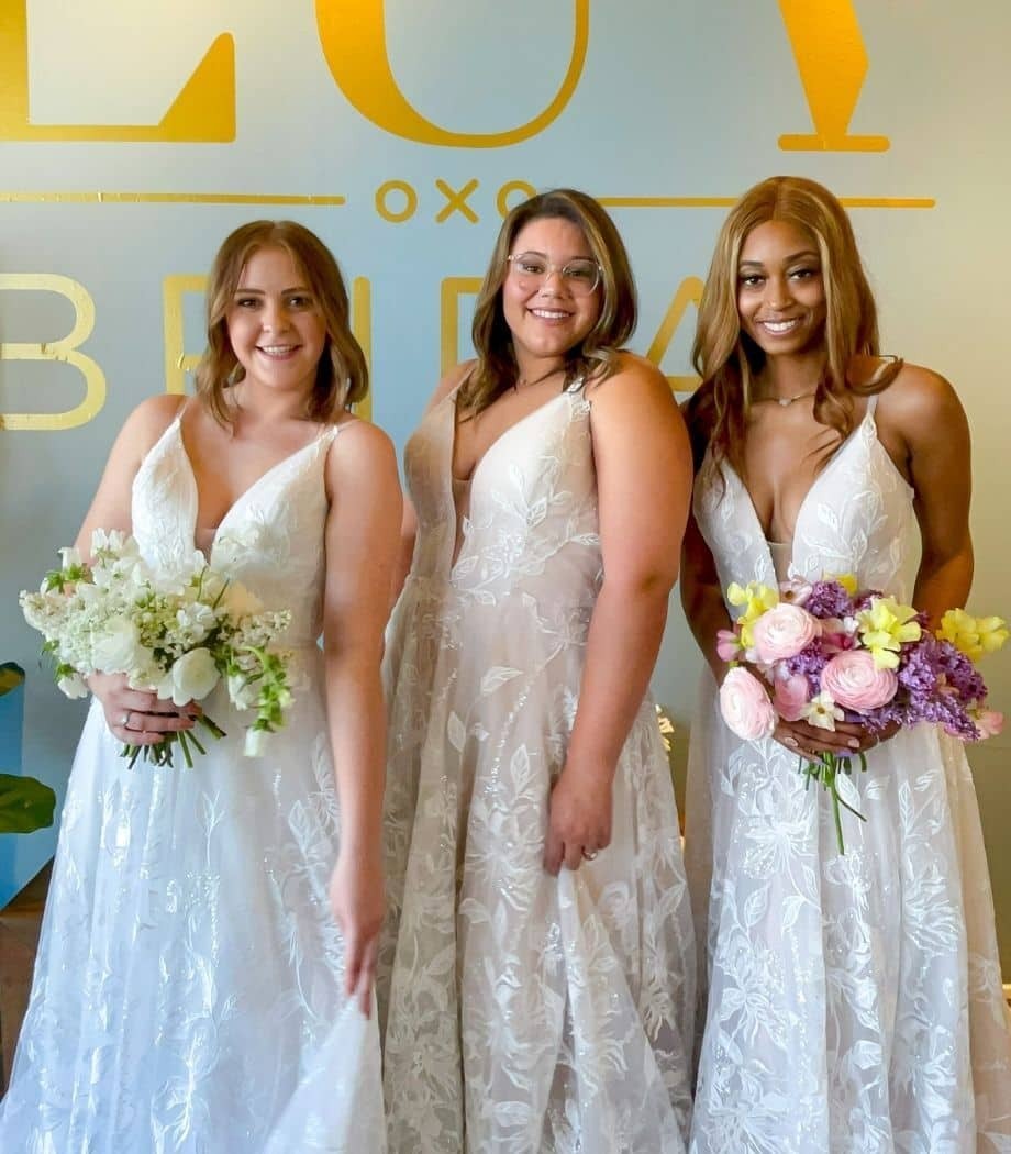 Modele wearing a bridal gowns with flowers